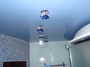 Стоит ли использовать натяжные потолки в ванной комнате