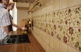 Матовая керамическая плитка цвета беж – идеальный вариант для кухни
