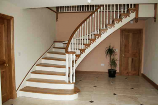 Деревянная облицовка лестниц, это возможность получить качество за приемлемую цену