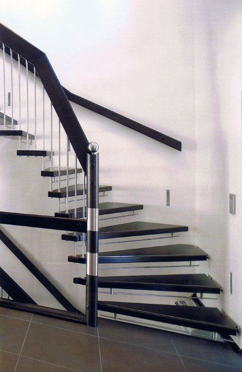 Как устроены лестницы для дома на больцах